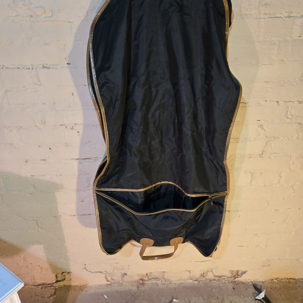 NAVY GARMENT BAG WITH CAMEL COLOR TRIM - ZIP UP/BUSINESS TRAVEL/CHAIN HANGER